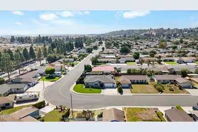 817 N Calle La Sombra, Camarillo, CA 93010 - Photo 3