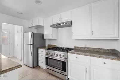 302 Douglas Avenue, Oxnard, CA 93030 - Photo 9