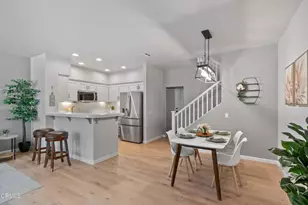 27072 Victoria Ln, Valencia, CA 91355 - Photo 3