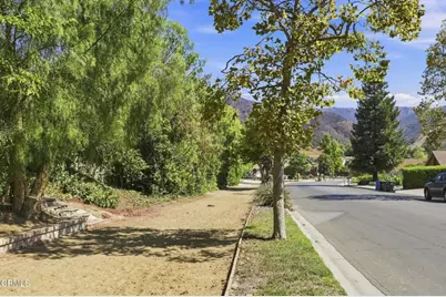 1747 Meander Drive, Simi Valley, CA 93065 - Photo 53
