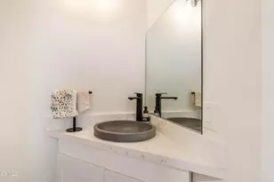 1915 Cordova St, Los Angeles, CA 90018 - Photo 15