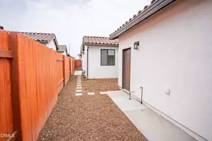 1125 W 2nd St, Oxnard, CA 93030 - Photo 33