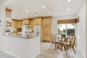 42110 Village 42, Camarillo, CA 93012 - Photo 9