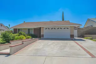30315 Honeysuckle Hill Dr, Santa Clarita, CA 91387 - Photo 3