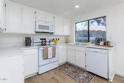39116 Village 39, Camarillo, CA 93012 - Photo 17