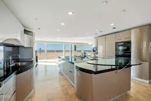 4015 Ocean Dr, Oxnard, CA 93035 - Photo 15