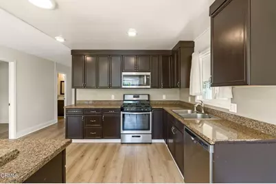 133 Calle De La Rosa #133, Camarillo, CA 93012 - Photo 9