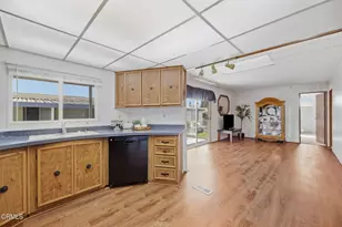 92 Poinsettia Gardens Dr, Ventura, CA 93004 - Photo 21