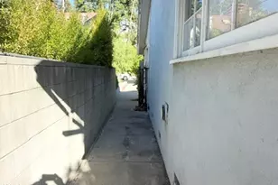 5213 Don Pio Dr, Los Angeles, CA 91364 - Photo 37