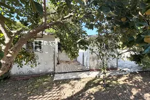 5213 Don Pio Dr, Los Angeles, CA 91364 - Photo 41