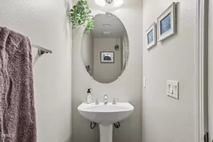 209 Riverdale Ct, Camarillo, CA 93012 - Photo 25