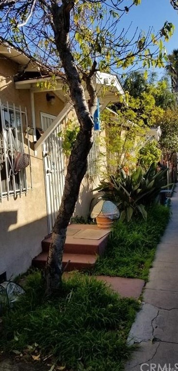 1204 69th St, Los Angeles CA  90001-1634 exterior