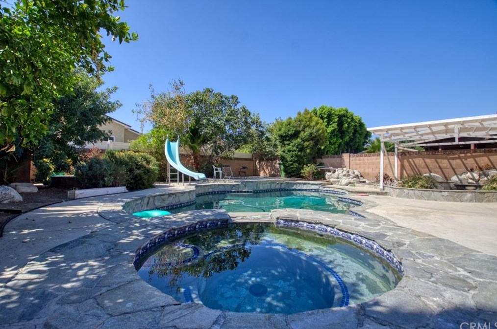 18164 Arminta St, Los Angeles CA  91335-2008 exterior