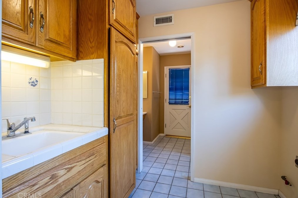 221 Shamrock Ave, Monrovia CA  91016-3026 exterior