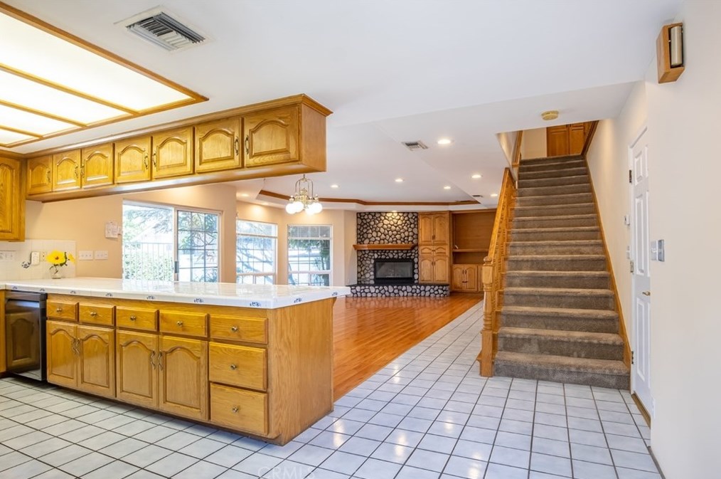 221 Shamrock Ave, Monrovia CA  91016-3026 exterior