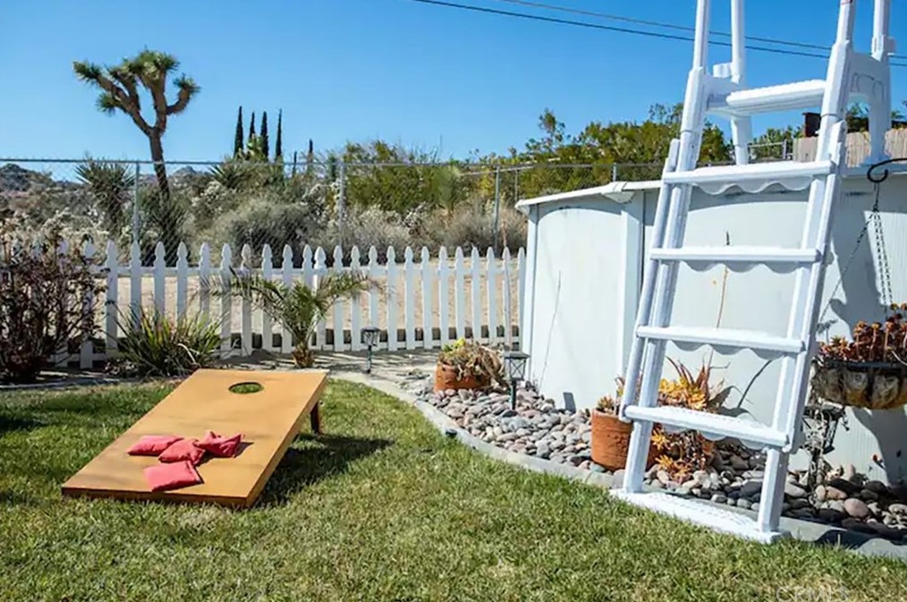 6366 Murrieta Ave, Yucca Valley CA  92284-4906 exterior