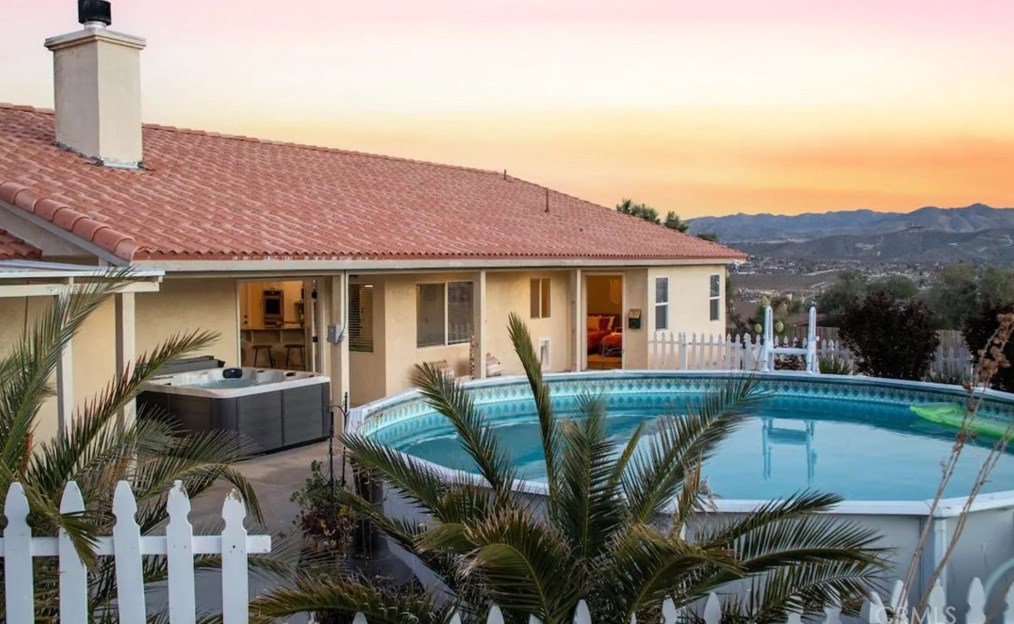 6366 Murrieta Ave, Yucca Valley CA  92284-4906 exterior