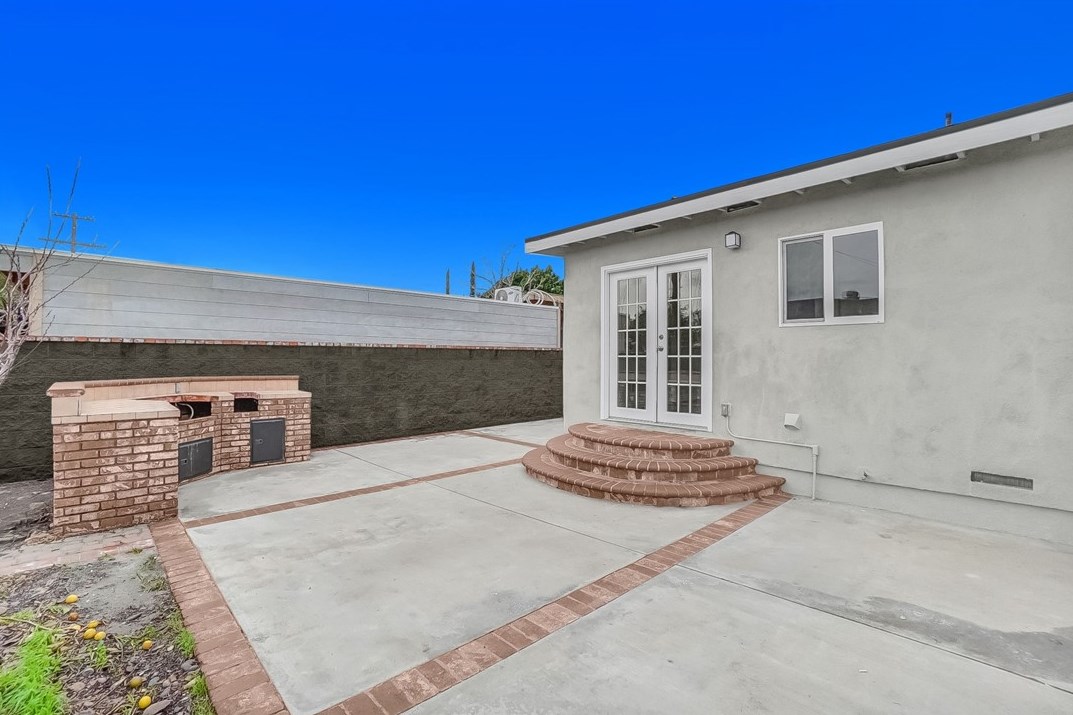 13700 Mercer St, Los Angeles CA  91331-3643 exterior