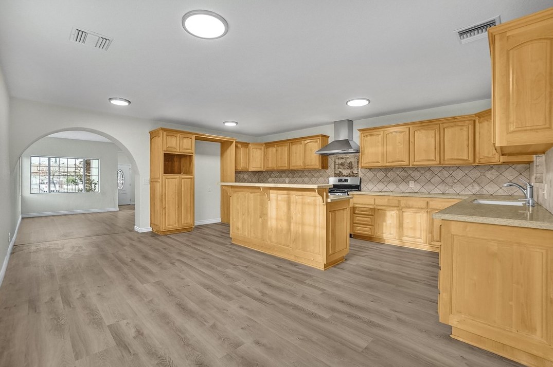 13700 Mercer St, Los Angeles CA  91331-3643 exterior