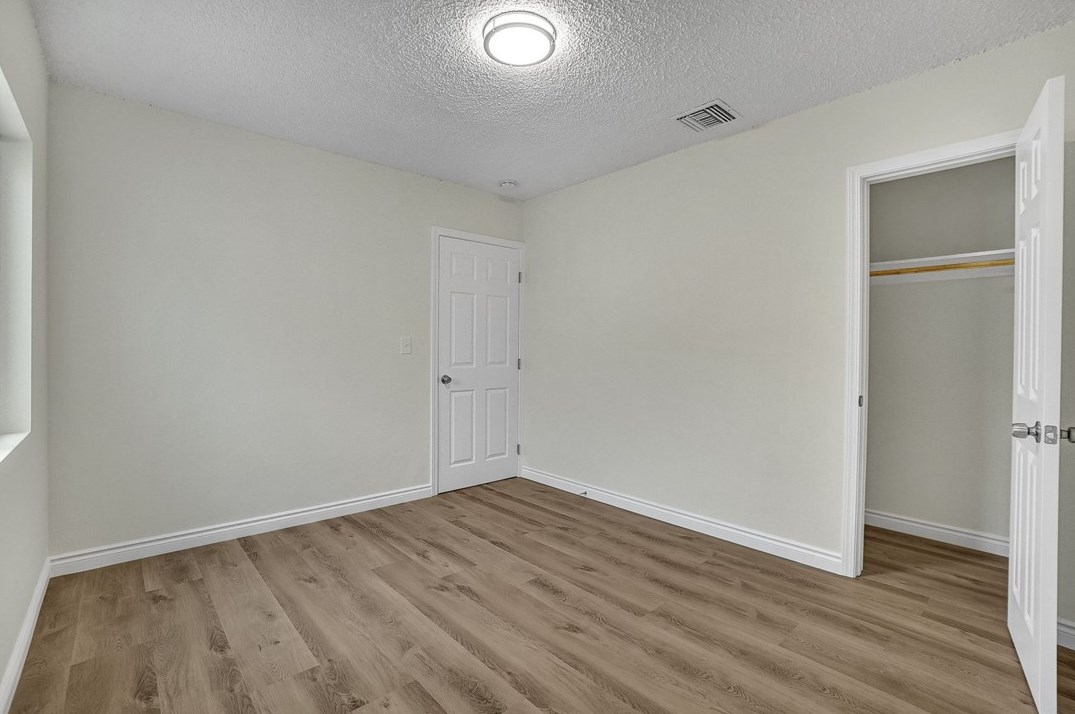 13700 Mercer St, Los Angeles CA  91331-3643 exterior