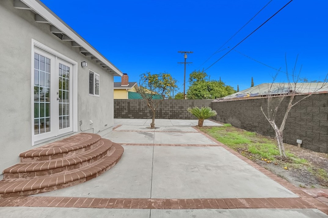 13700 Mercer St, Los Angeles CA  91331-3643 exterior