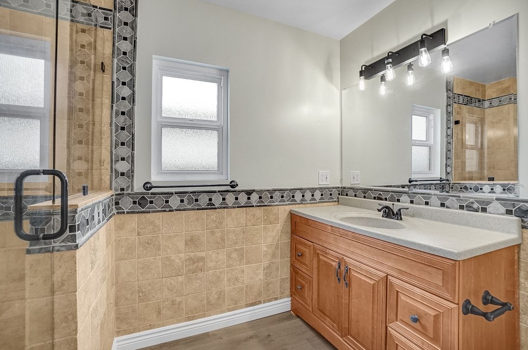 13700 Mercer St, Los Angeles CA  91331-3643 exterior