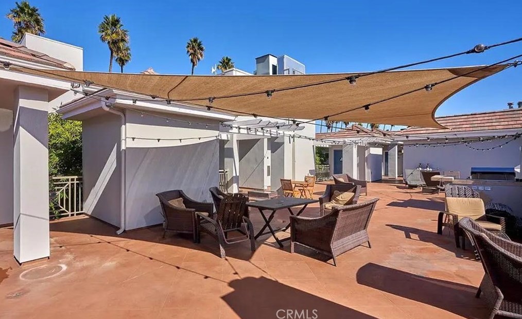 6038 Carlton Way, Los Angeles CA  90028-6431 exterior