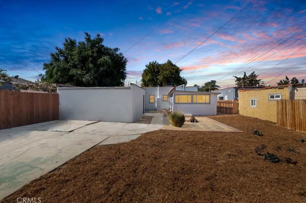 9630 Harvard, Los Angeles CA 90047-5216 exterior