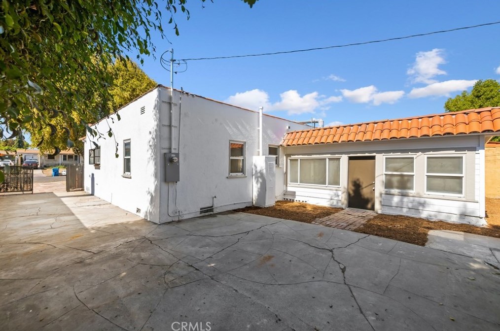 9630 Harvard, Los Angeles CA 90047-5216 exterior