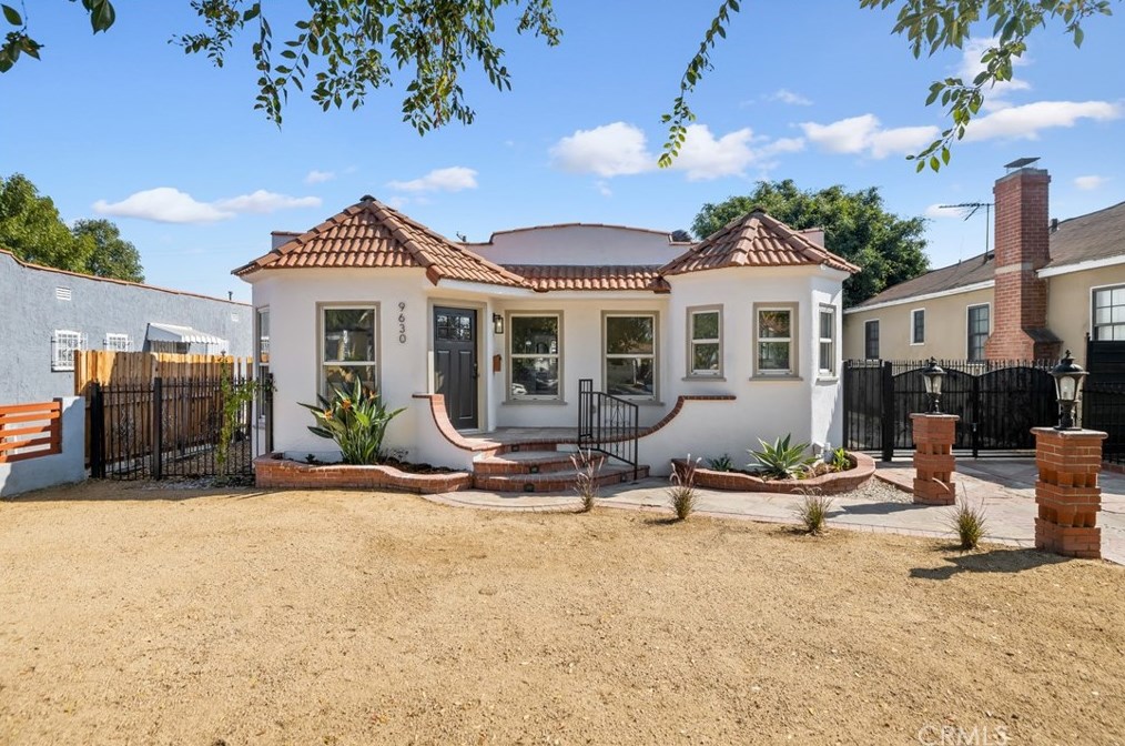 9630 Harvard, Los Angeles CA 90047-5216 exterior