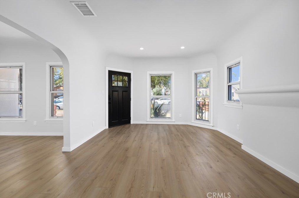 9630 Harvard, Los Angeles CA 90047-5216 exterior