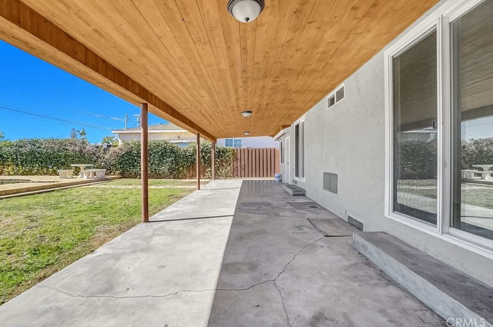 10327 Telfair Ave, Los Angeles CA  91331-3154 exterior