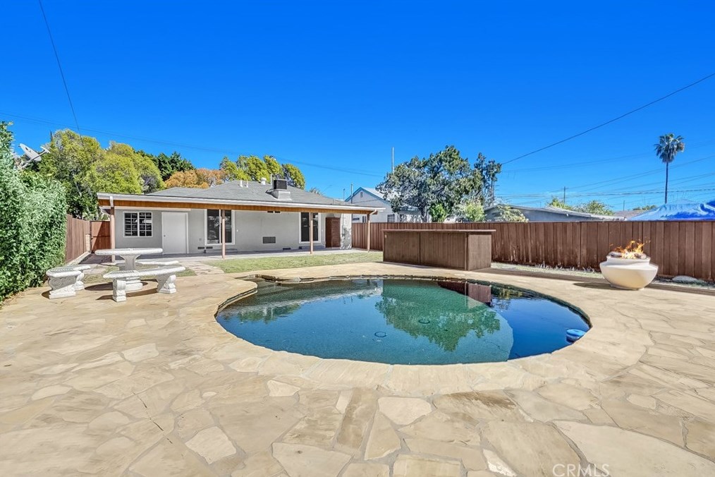 10327 Telfair Ave, Los Angeles CA  91331-3154 exterior