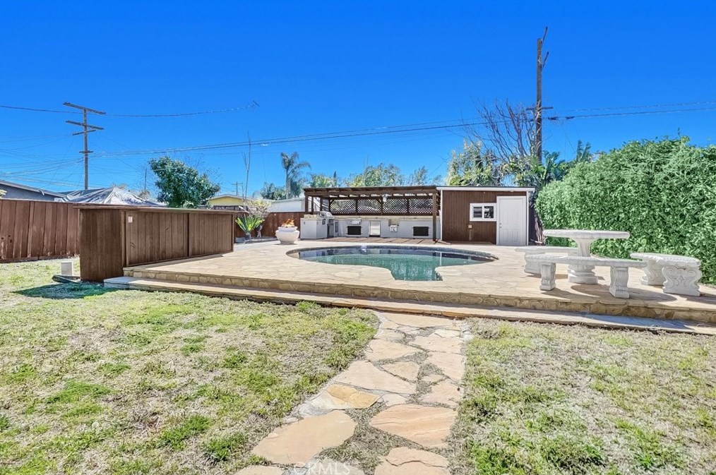 10327 Telfair Ave, Los Angeles CA  91331-3154 exterior
