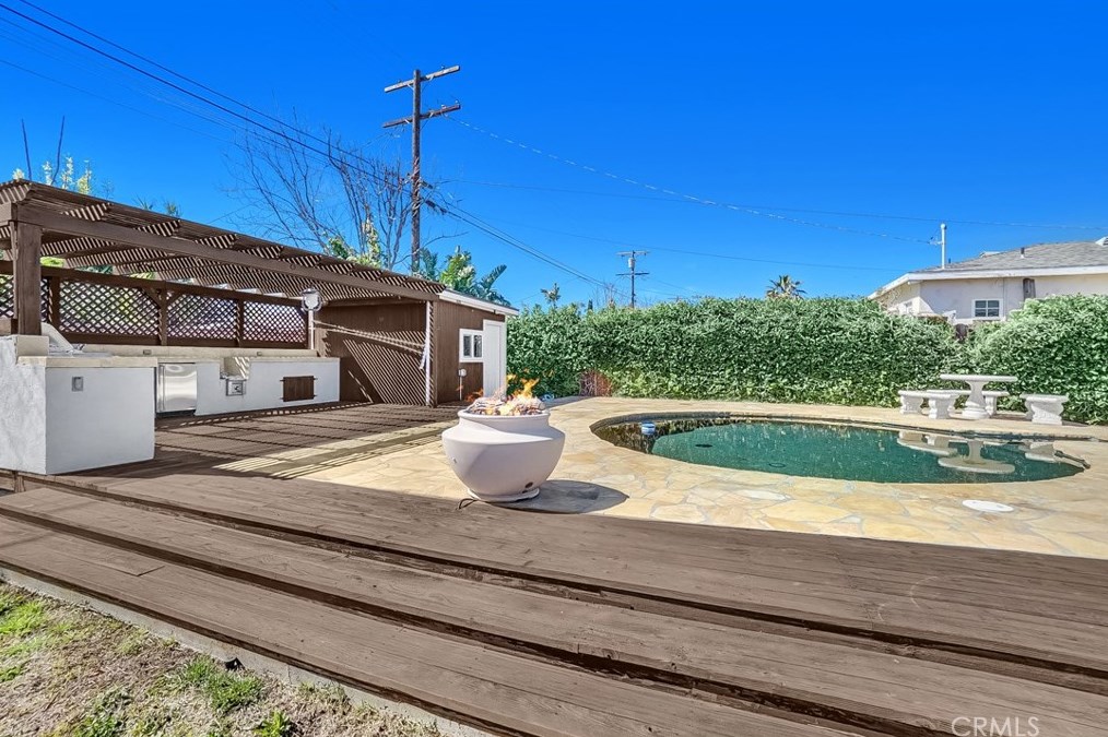 10327 Telfair Ave, Los Angeles CA  91331-3154 exterior