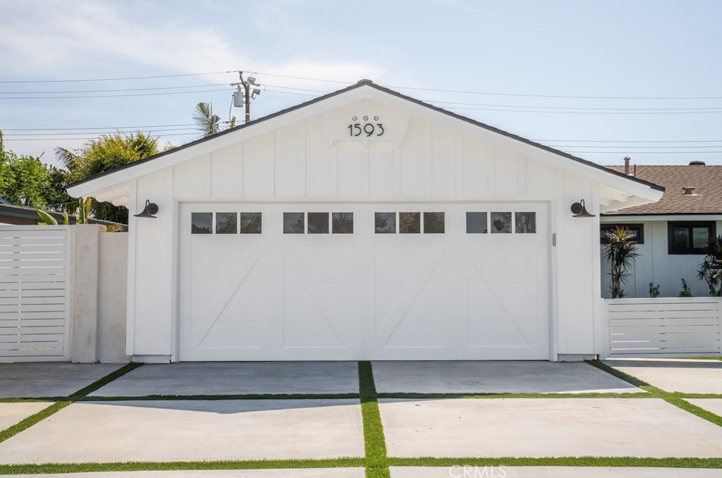 1593 Baker St, Costa Mesa CA  92626-3746 exterior