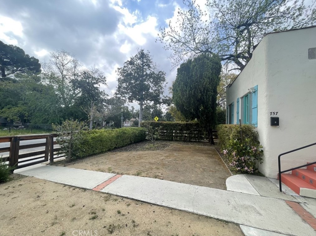 757 El Molino Ave, Pasadena CA 91106-3825 exterior