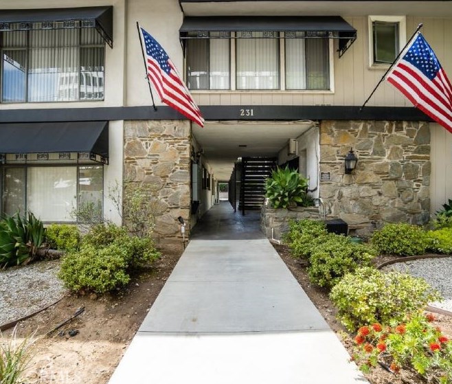 231 Hudson Ave, Pasadena CA  91101-0016 exterior