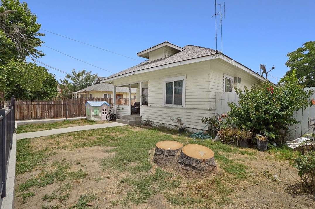 236 Alessandro St, Hemet CA 92543-4134 exterior