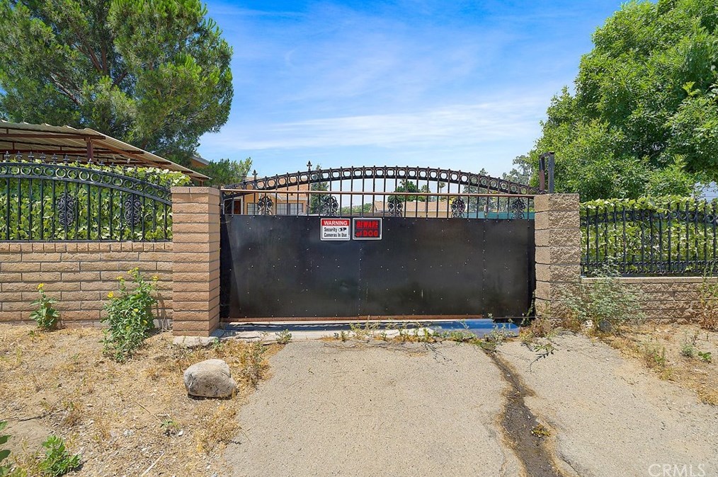 8946 Catawba Ave, Fontana CA  92335-4415 exterior