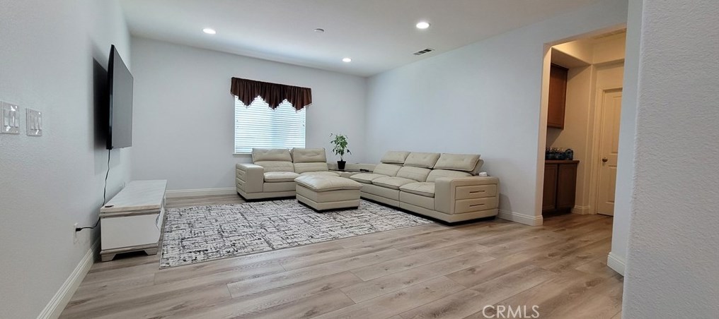 4847 Ridge Point Way, Riverside CA  92509-5448 exterior