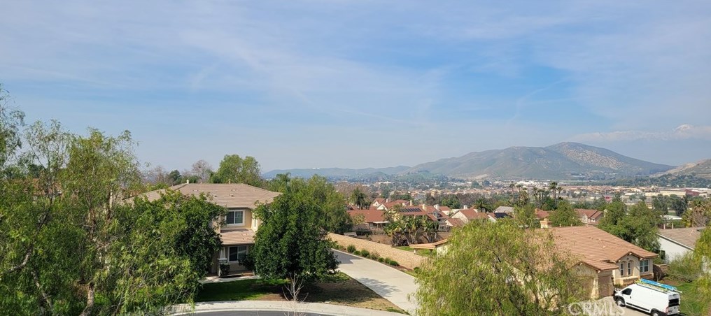 4847 Ridge Point Way, Riverside CA  92509-5448 exterior