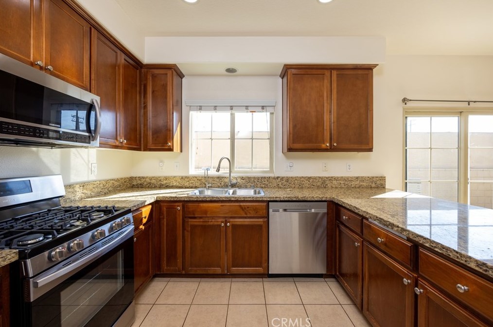 1093 Reservoir St, Pomona CA  91766-3859 exterior