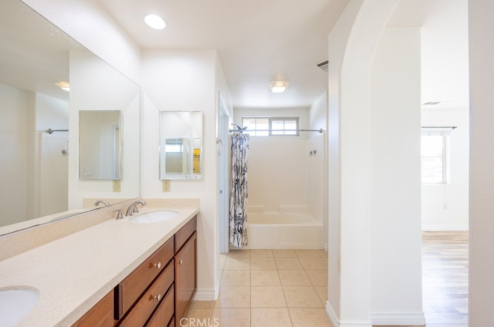 1093 Reservoir St, Pomona CA  91766-3859 exterior