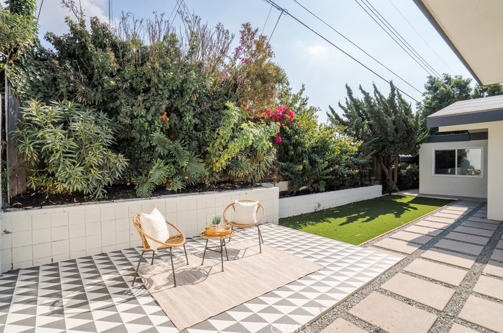 6646 Bedford Ave, Los Angeles CA  90056-2104 exterior