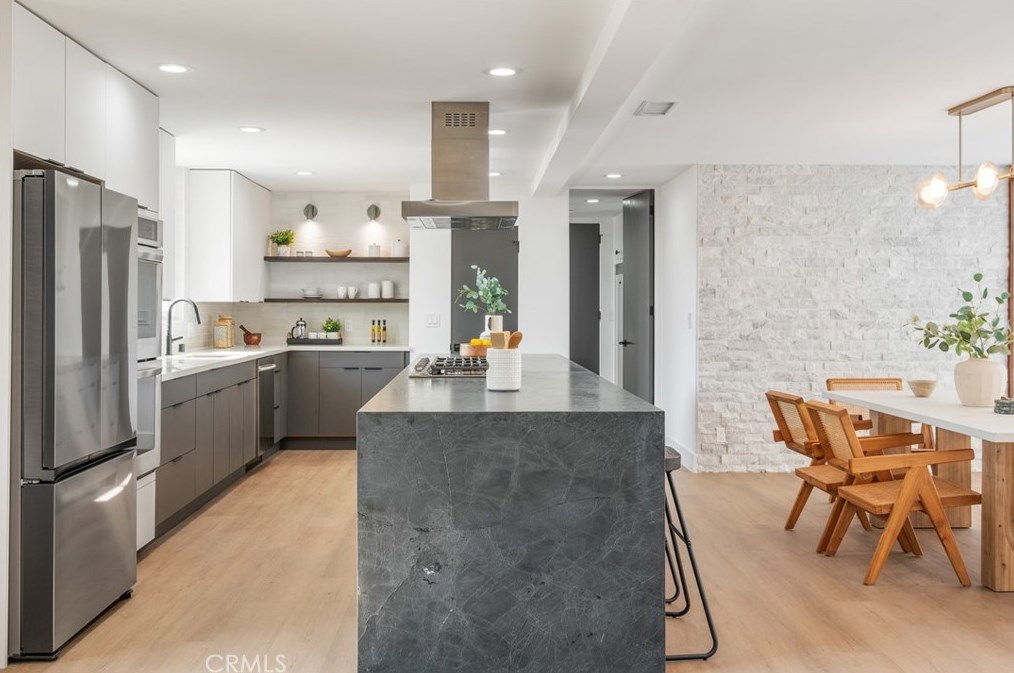 6646 Bedford Ave, Los Angeles CA  90056-2104 exterior