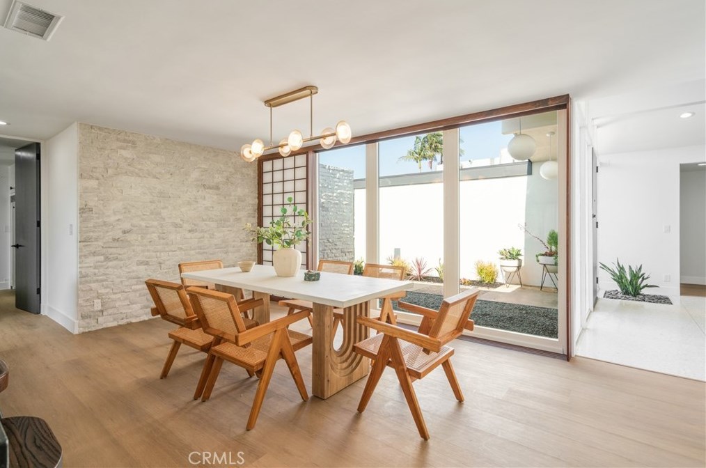 6646 Bedford Ave, Los Angeles CA  90056-2104 exterior