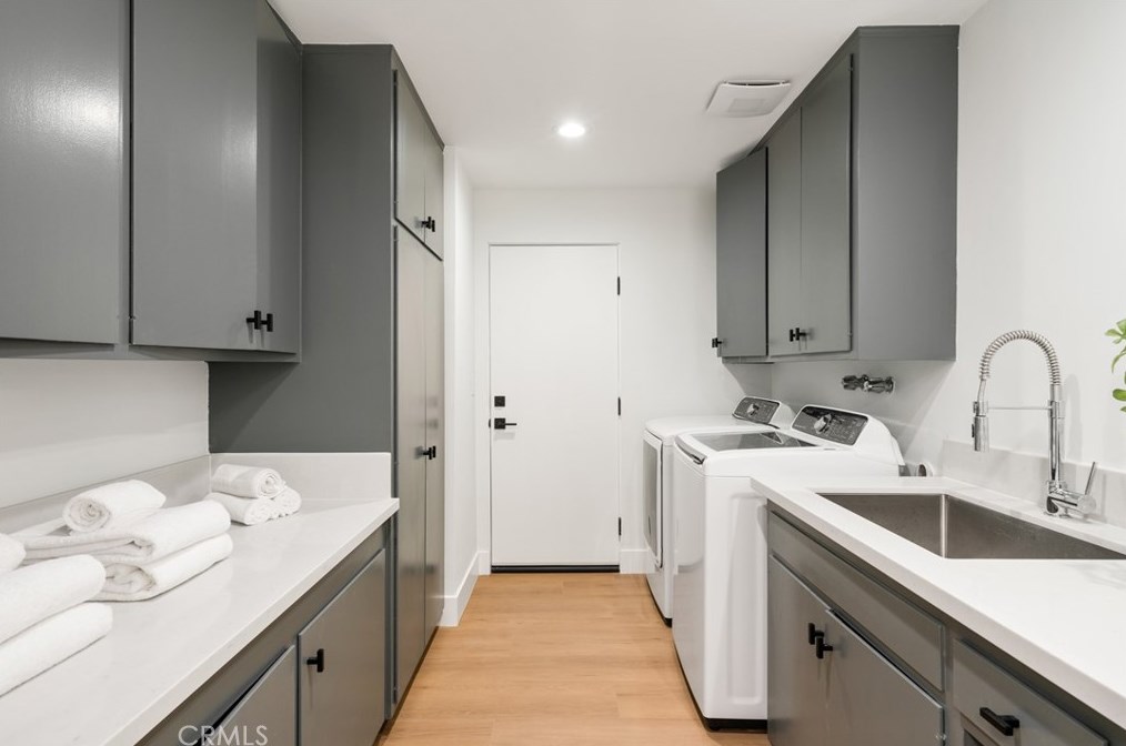 6646 Bedford Ave, Los Angeles CA  90056-2104 exterior