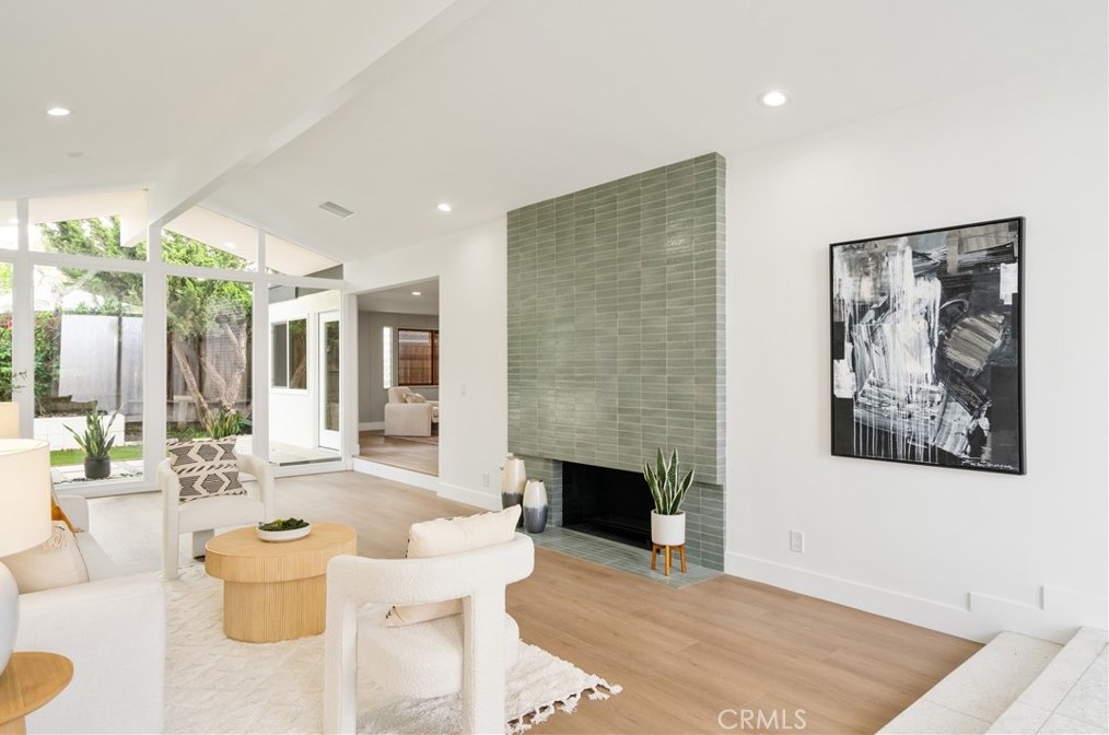 6646 Bedford Ave, Los Angeles CA  90056-2104 exterior