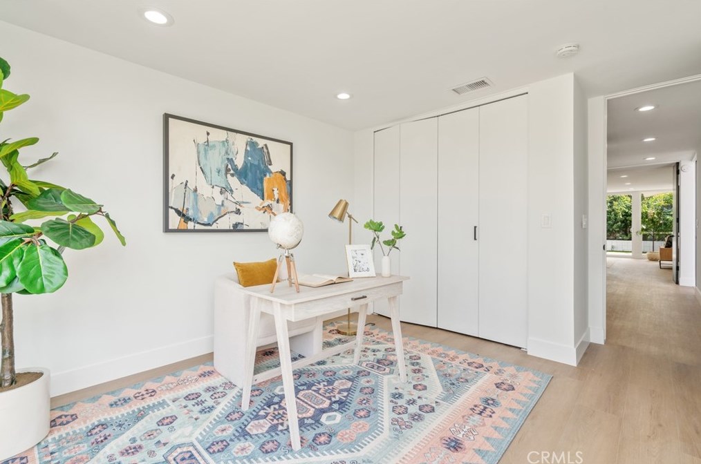 6646 Bedford Ave, Los Angeles CA  90056-2104 exterior
